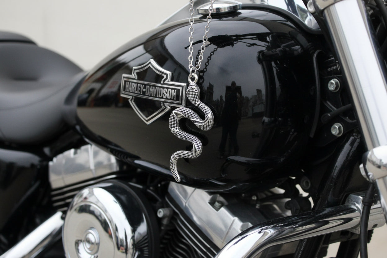 Snake Pendant Necklace.