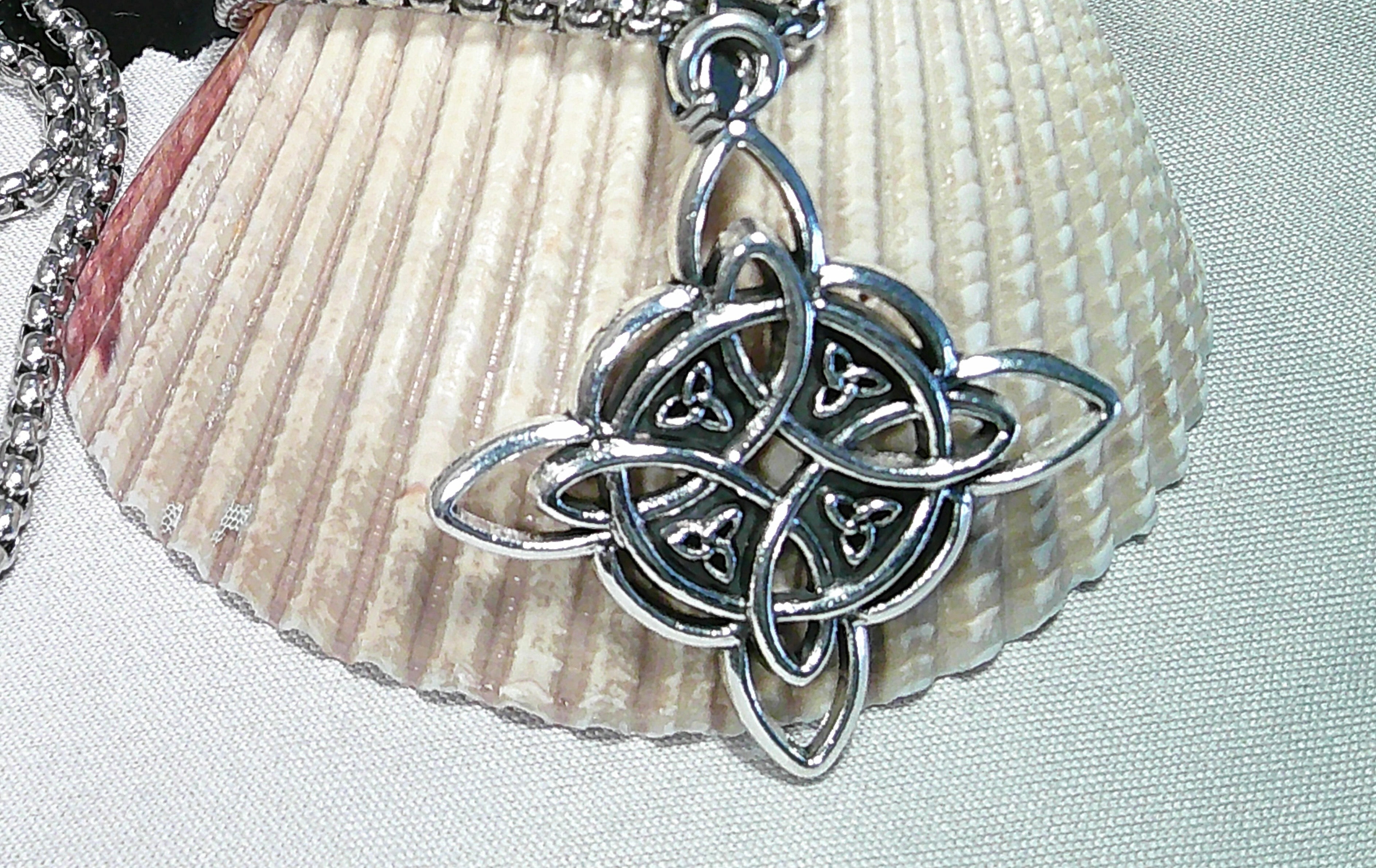 Witches Knot Necklace. Gothic and punk style.