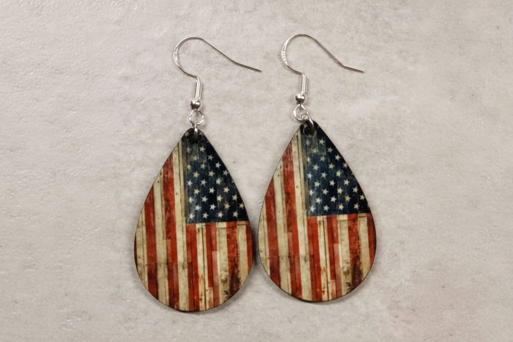 AMERICAN FLAG COLLECTION. Teardrop shaped earrings.