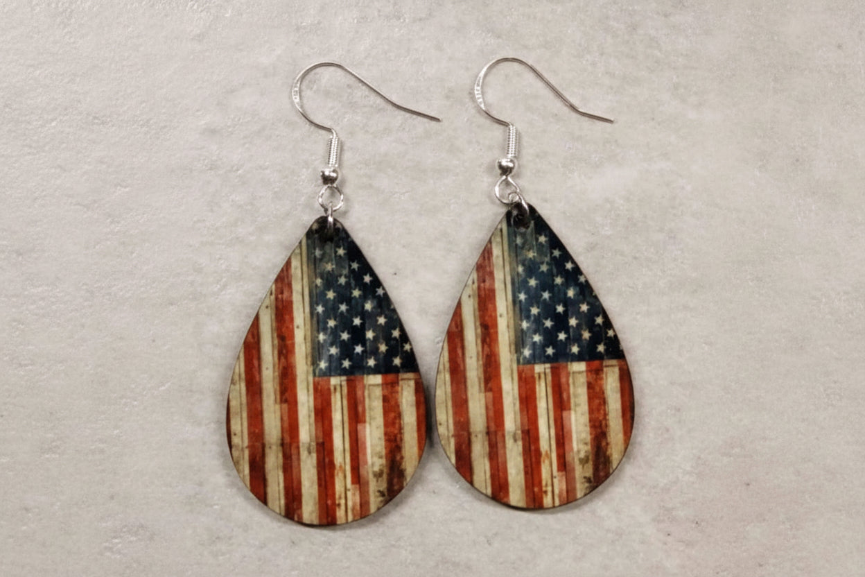 AMERICAN FLAG COLLECTION. Teardrop shaped earrings.