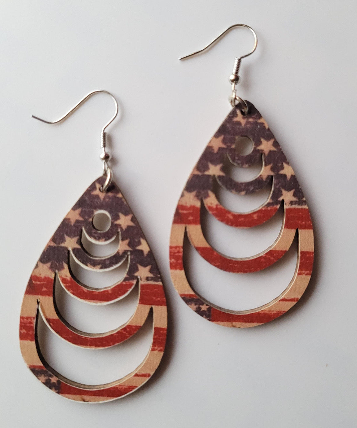 AMERICAN FLAG COLLECTION. Teardrop shaped earrings.