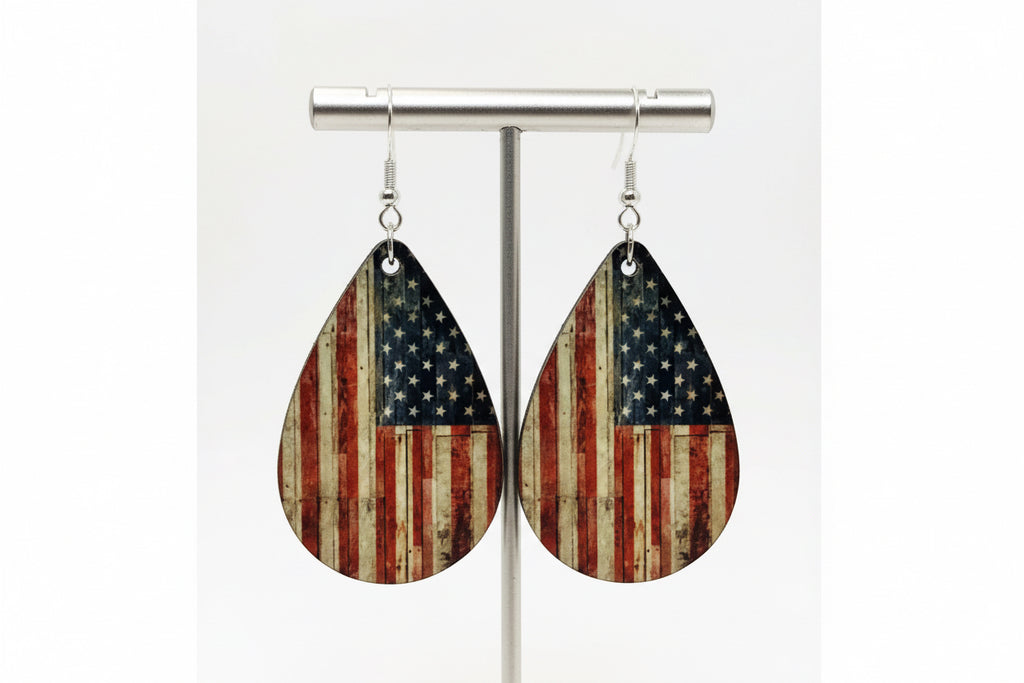AMERICAN FLAG COLLECTION. Teardrop shaped earrings.